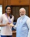 पीवी सिंधु ने प्रधानमंत्री को दिखाया स्वर्ण