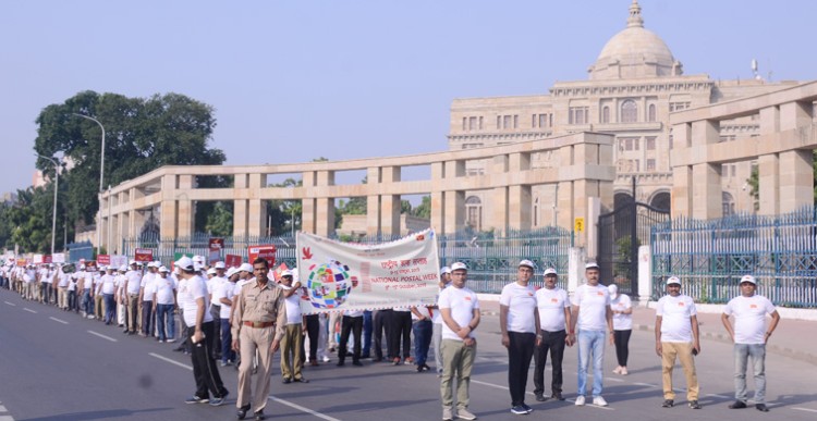 awareness rally in lucknow on world post day