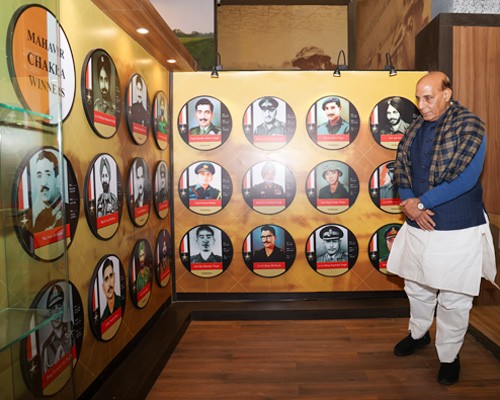 defense minister rajnath singh visit the infantry museum at mhow