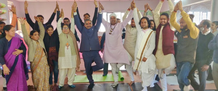 yoga in vedic center dehradun with mayer