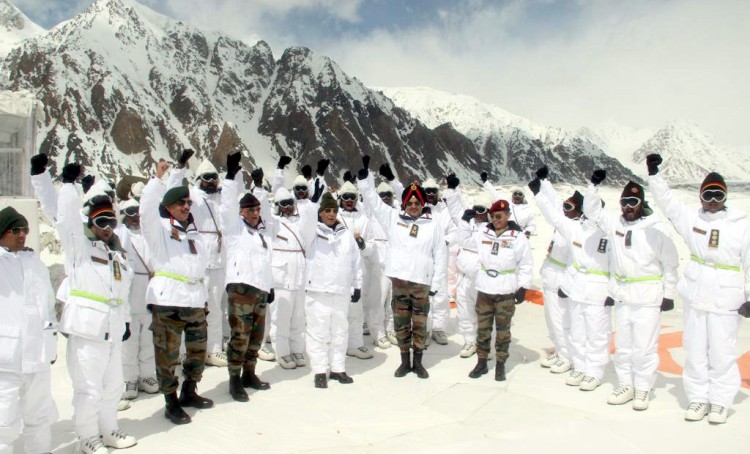 first visit of the defense minister's war zone siachen glacier