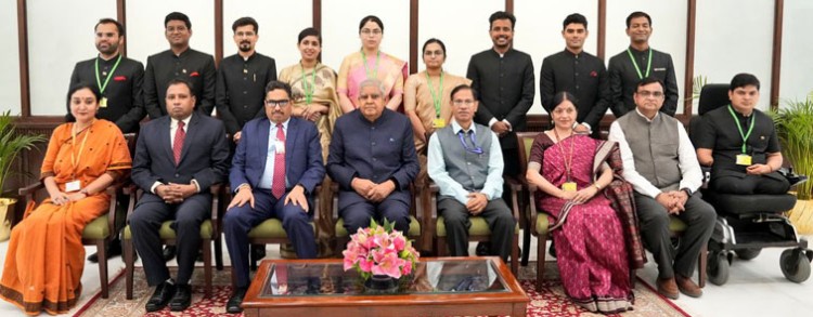 officer trainees of the 2022-23 batches of the iis called on the vice president