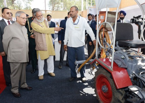 pranab mukherjee in innovation exhibition, at rashtrapati bhavan