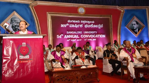 venkaiah naidu addressing the convocation of bangalore university