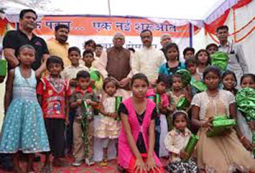 governor ram naik with leprosy ashram kids