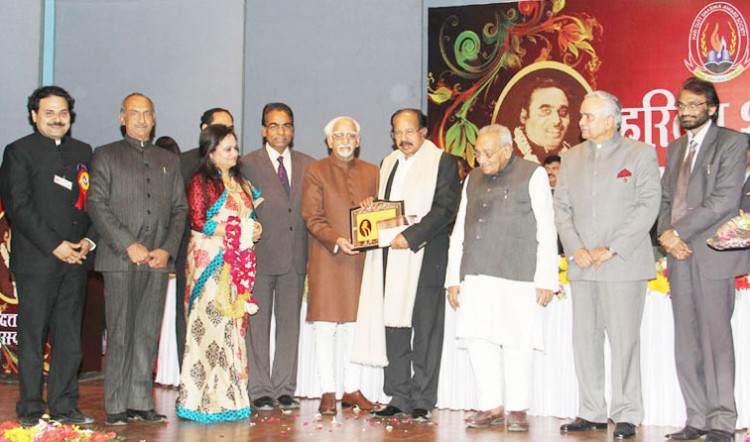 pandit hari datt sharma award to m veerappa moily