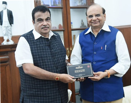 nitin gadkari launched kvic gift box of silk mask