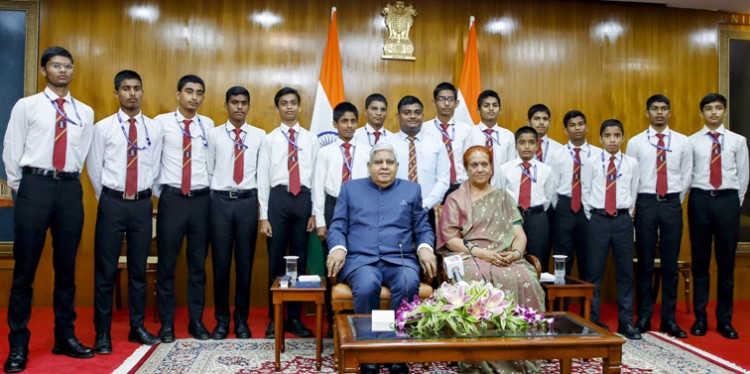 cadets of sainik school chittorgarh meeting the vice president