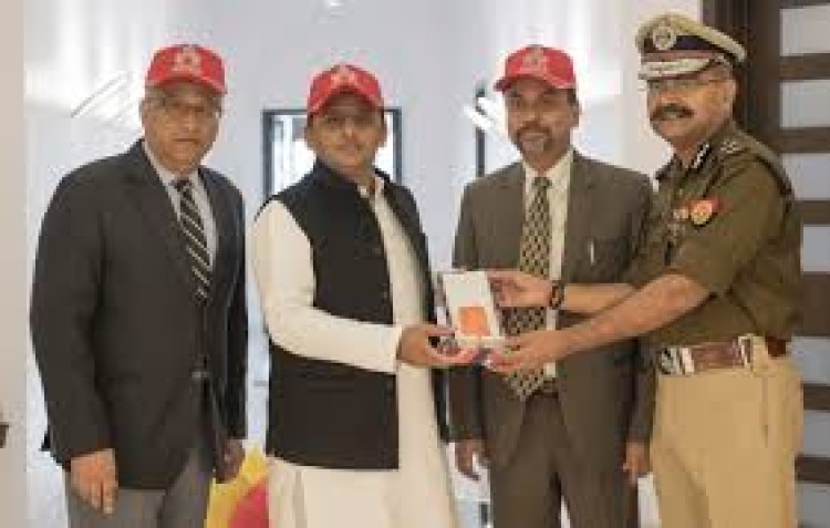 dgp s javid ahmad, cm akhilesh yadav, debasish panda and prashant kumar