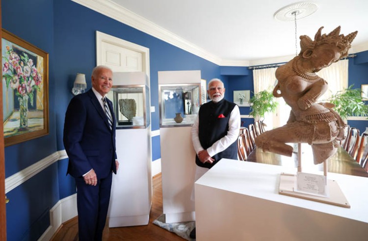 america handed over antiquities to india