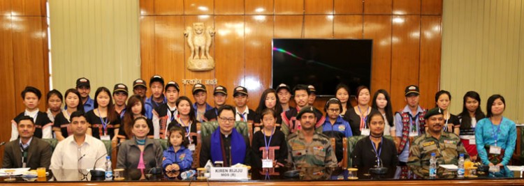 kiren rijiju with the children from arunachal pradesh