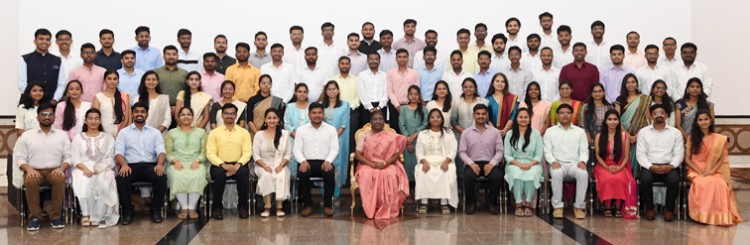 group of medical students met president draupadi murmu