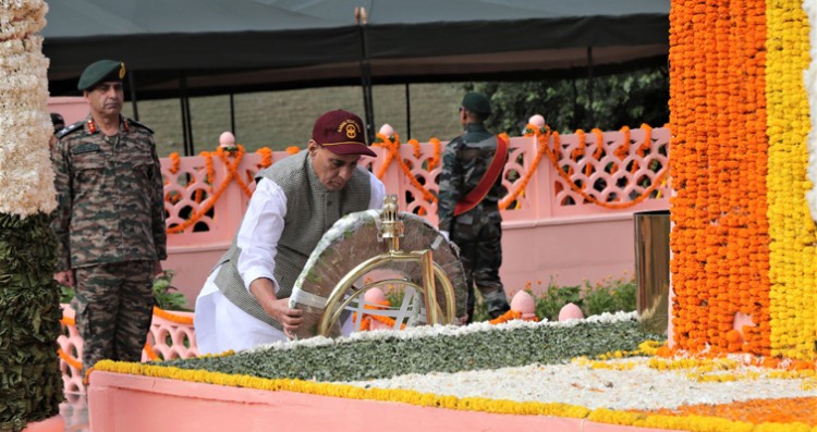 emotional tribute to the martyrs of kargil war