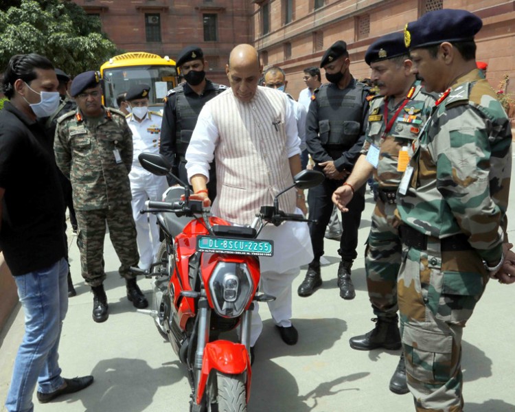 demonstration of electric vehicles inducted into the army