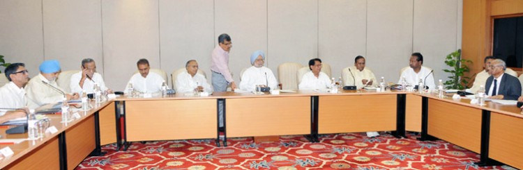 the prime minister, dr. manmohan singh chairing the meeting of the high level committee on manufacturing, in new delhi