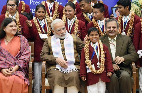 brave children with the pm modi