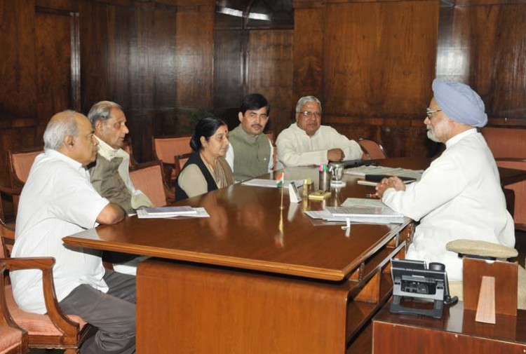 prime minister manmohan singh and sushma swaraj