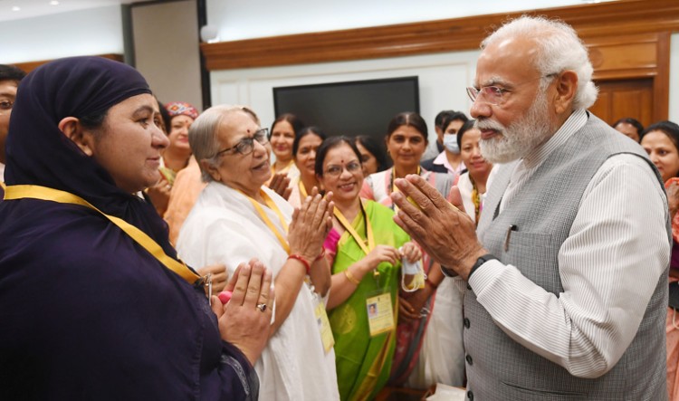 pm interacting with the nari shakti puraskar awardees for the years 2020 and 2021