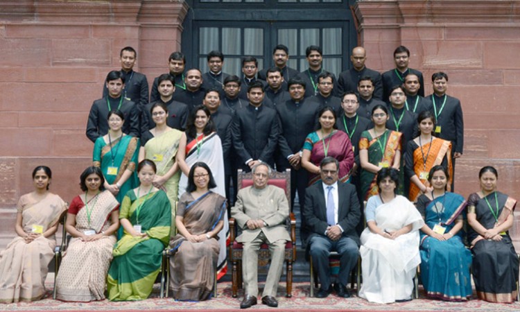 pranab mukherjee with the Officer trainees of indian foreign service (IFS) -2011 batch