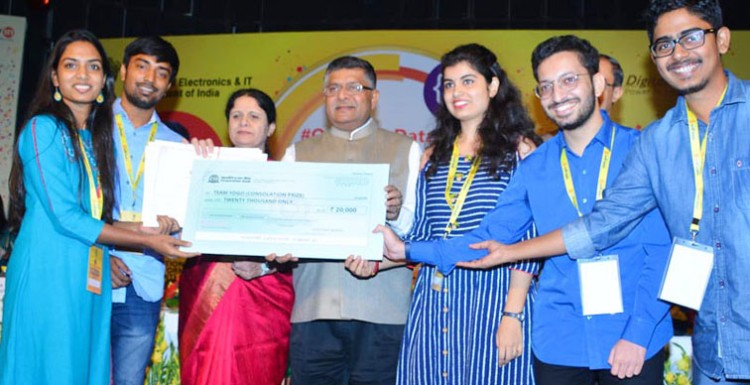 ravi shankar prasad felicitating the winners of the