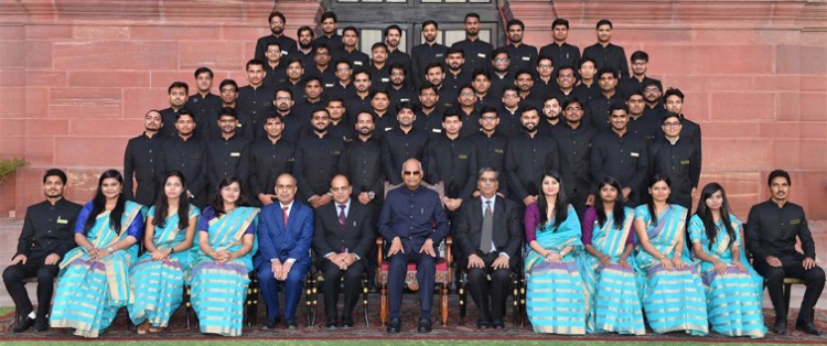 ram nath kovind with officer trainees of the central engineering service