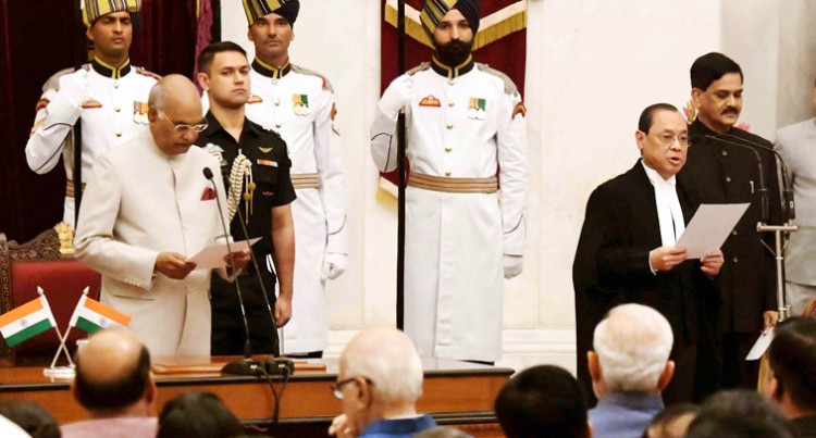 ram nath kovind administering the oath of office to justice ranjan gogoi, as chief justice of india