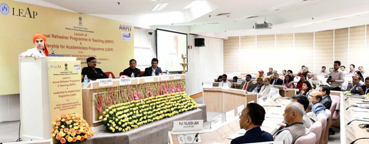 dr. satya pal singh addressing at the launch of the arpt and leap programme