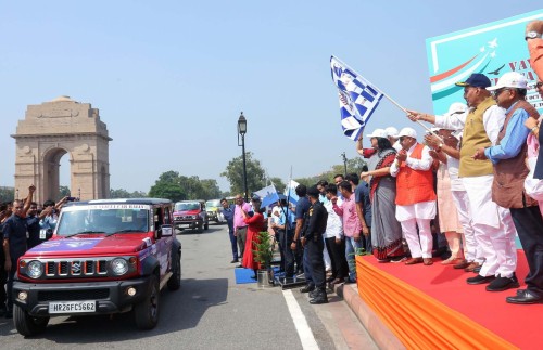 defence minister flagged off vayu veer vijay car rally