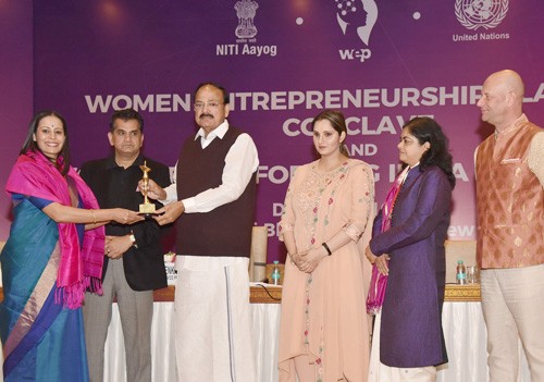 vice president distributed woman transforming india awards