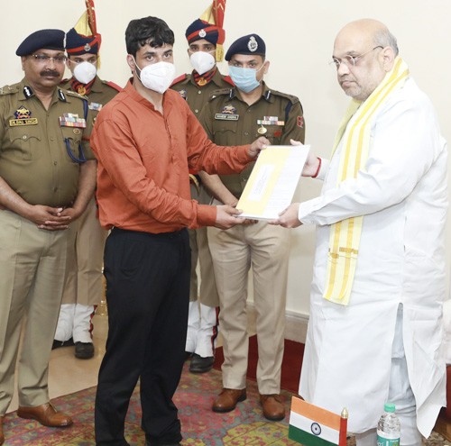 hand over compassionate appointment letters to the families of martyred security personnel