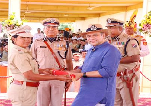 railway minister praised the railway protection force