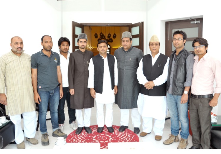 amu students union officers and akhilesh yadav