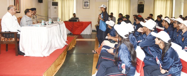 dr. jitendra singh interacting with the students from jammu and kashmir