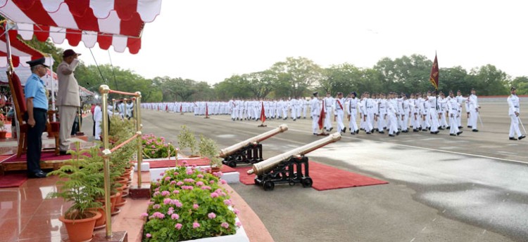 ram nath kovind reviewing the passing out parade nda