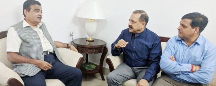 nitin gadkari and dr. jitendra singh jammu and kashmir, discussing road projects