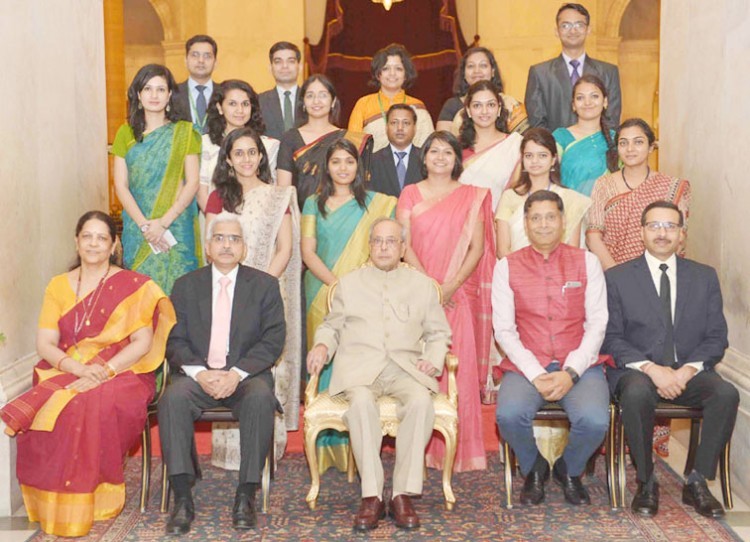 pranab mukherjee meets with trainee officers of indian economic service