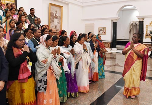 st women representatives of panchayati raj institutions met the president