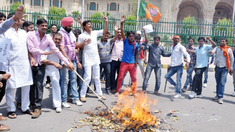 burnt the effigy of mayawati