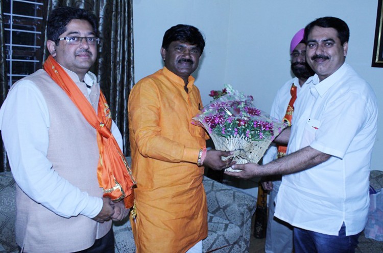 sanjay sahni joined the shiv sena in delhi