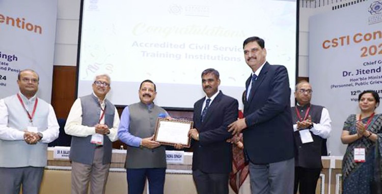 dr jitendra singh presented the certificates