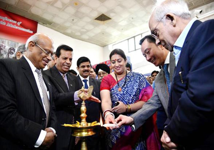 smriti irani inaugurating the 6th india international silk fair, in new delhi