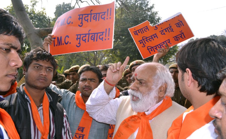 bajrang dal activists demonstrating against attacks on hindu 