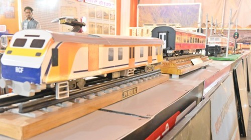 indian railways organized an exhibition during maha kumbh