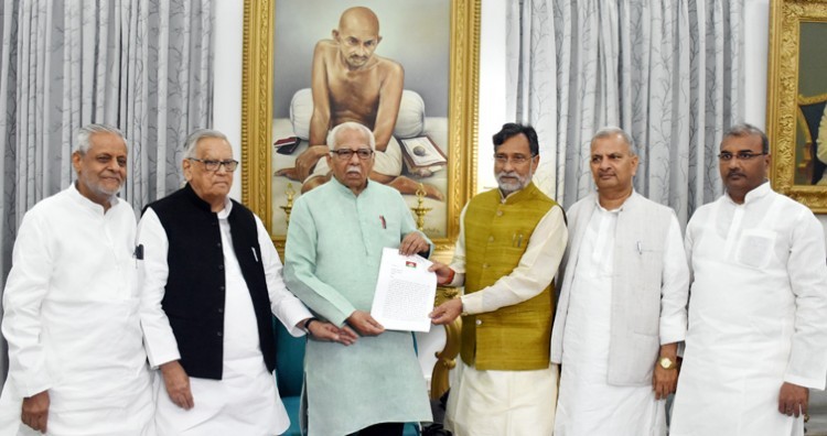 sp's delegation gave a memorandum to governor ram naik