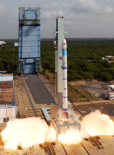 isro launches earth observation satellite