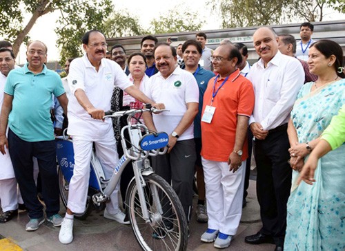 m. venkaiah naidu unveiling the smart cycle