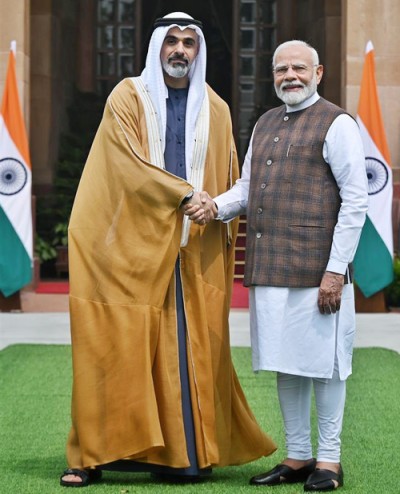 warm meeting between pm narendra modi and uae crown prince