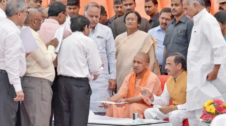 cm yogi adityanath inspected of gomti riverfront project lko