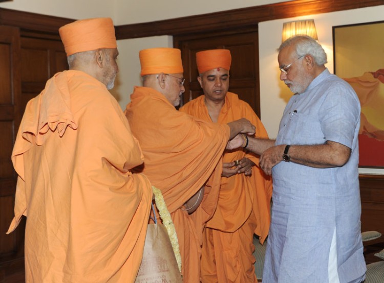 pm narendra modi and saints