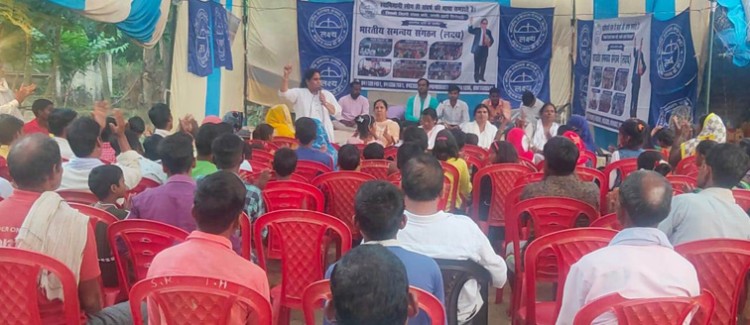 lakshya's cadre camp organized in sitapur sidhauli village